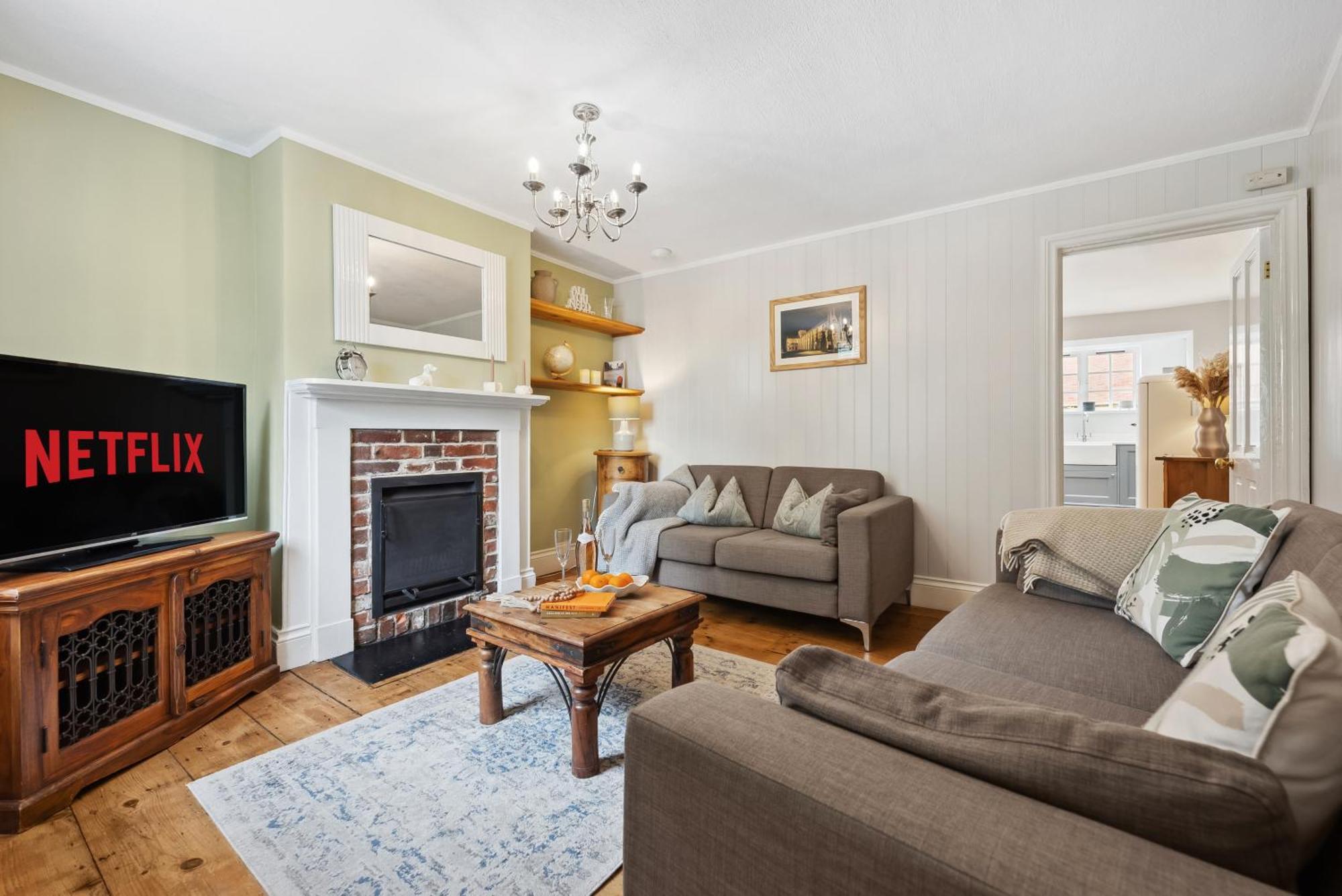 2 Bedrooms Stylish, Gorgeous, Westgate Cottage Retreat, Central Winchester, Free On-Street Parking Permit, With Garden Close To Cathedral - Sleeps 6, Pets Are Welcome, Summer Special Offer! - By Blue Puffin Stays Exterior foto