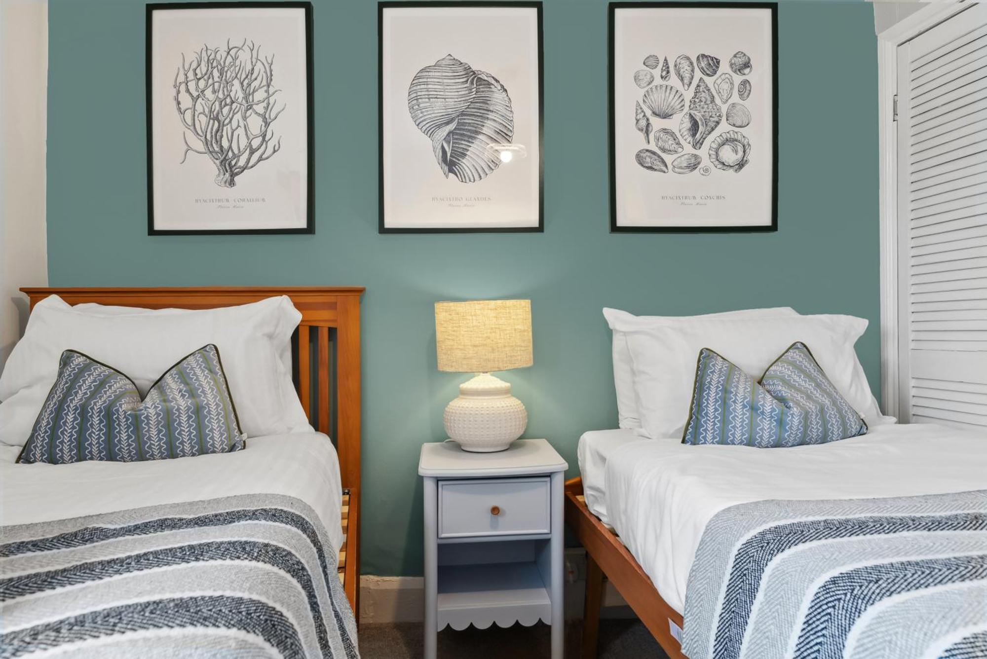 2 Bedrooms Stylish, Gorgeous, Westgate Cottage Retreat, Central Winchester, Free On-Street Parking Permit, With Garden Close To Cathedral - Sleeps 6, Pets Are Welcome, Summer Special Offer! - By Blue Puffin Stays Exterior foto